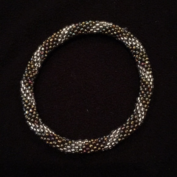 5 bracelets - Picture 2 of 6